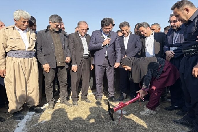 کلنگ‌زنی ۲۶۷ قطعه نهضت ملی مسکن روستایی نقده