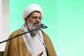 عمل به قرآن بسیاری از مشکلات اجتماعی و فردی را حل می‌کند