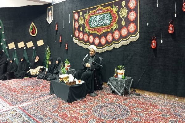 فاطمه زهرا (س) محور هدایت و کمال انسانی است