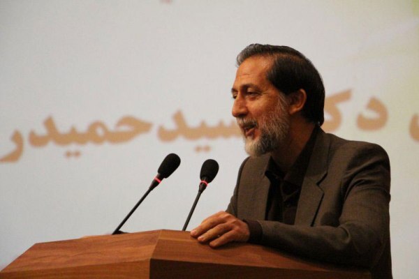 هشدار درباره آسیب کتاب‌های درسی نامناسب در تربیت دینی