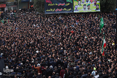 ⁨تجمع حسینیان اردبیل در تاسوعای حسینی⁩