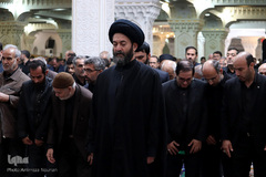 ⁨دل باختگان حسین(ع) در میعادگاه نماز ظهر عاشورا⁩