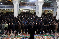 ⁨دل باختگان حسین(ع) در میعادگاه نماز ظهر عاشورا⁩