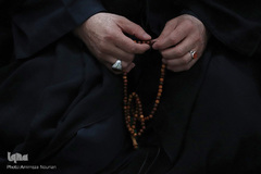 ⁨دل باختگان حسین(ع) در میعادگاه نماز ظهر عاشورا⁩