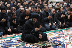 ⁨دل باختگان حسین(ع) در میعادگاه نماز ظهر عاشورا⁩