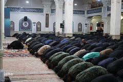 ⁨دل باختگان حسین(ع) در میعادگاه نماز ظهر عاشورا⁩