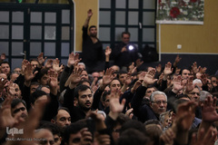 ⁨مراسم یادبود محمدباقر منصوری در حسينيه ثارالله(ع) اردبیل⁩