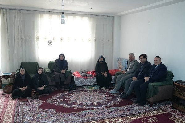 تجلیل جهاددانشگاهی اردبیل از مادر شهید «علی منتظر نظام»