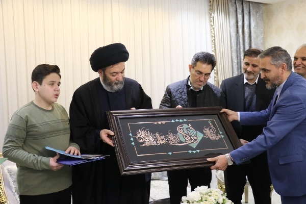 دیدار آیت‌الله عاملی با قهرمان مسابقات بین‌المللی قرآن