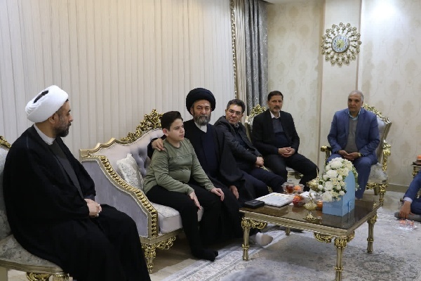 دیدار آیت‌الله عاملی با قهرمان مسابقات بین‌المللی قرآن