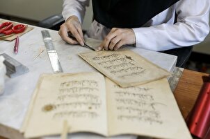 Pagpapanumbalik ng Makasaysayang mga Aklat sa Dambana ng Imam Reza