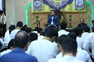 Ang Pagbigkas ng Quran ng Iranianong Qari na si Hosseinipour sa Eid