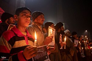 Sa mga Larawan: Ang mga Kashmiri ay Nagpupuyat para sa mga Biktima ng Parachinar