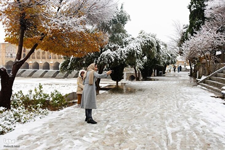 Larawan-Bidyo

Ang Pag-ulan ng Niyebe sa Taglagas ay Ginawang Isang Kanbas ng Taglamig ang Isfahan